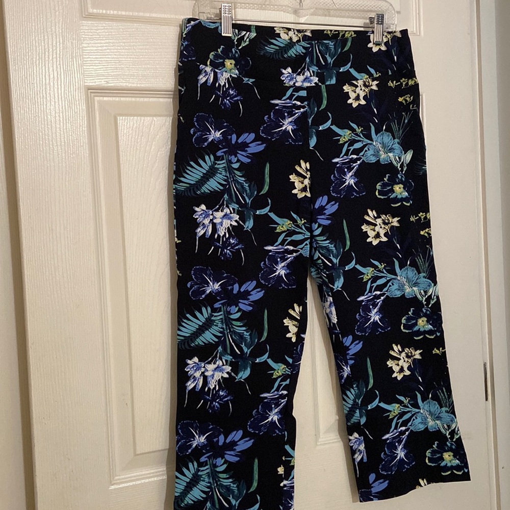 Mr.Max Ladies Stretchy Floral Capris Black Multi Color Size 12